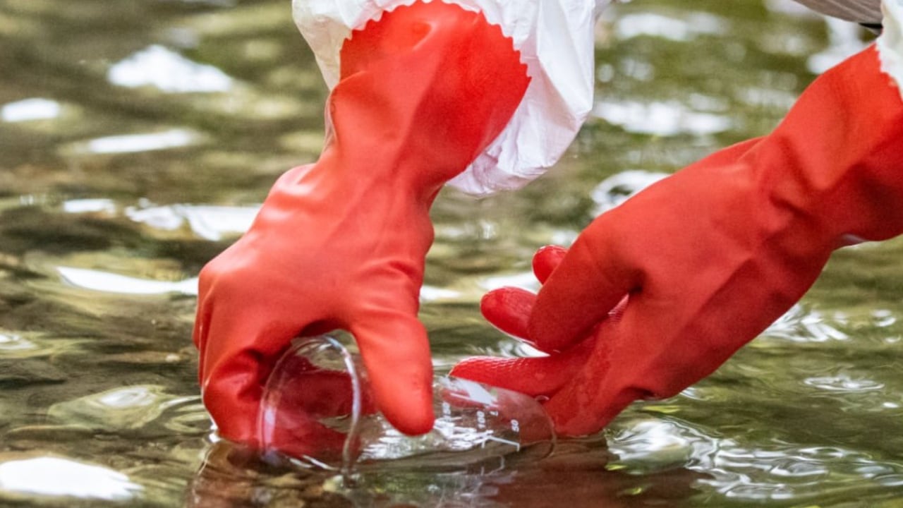 Las aguas subterráneas, que suelen usarse para obtener agua potable, podrían tener residuos de sustancias químicas