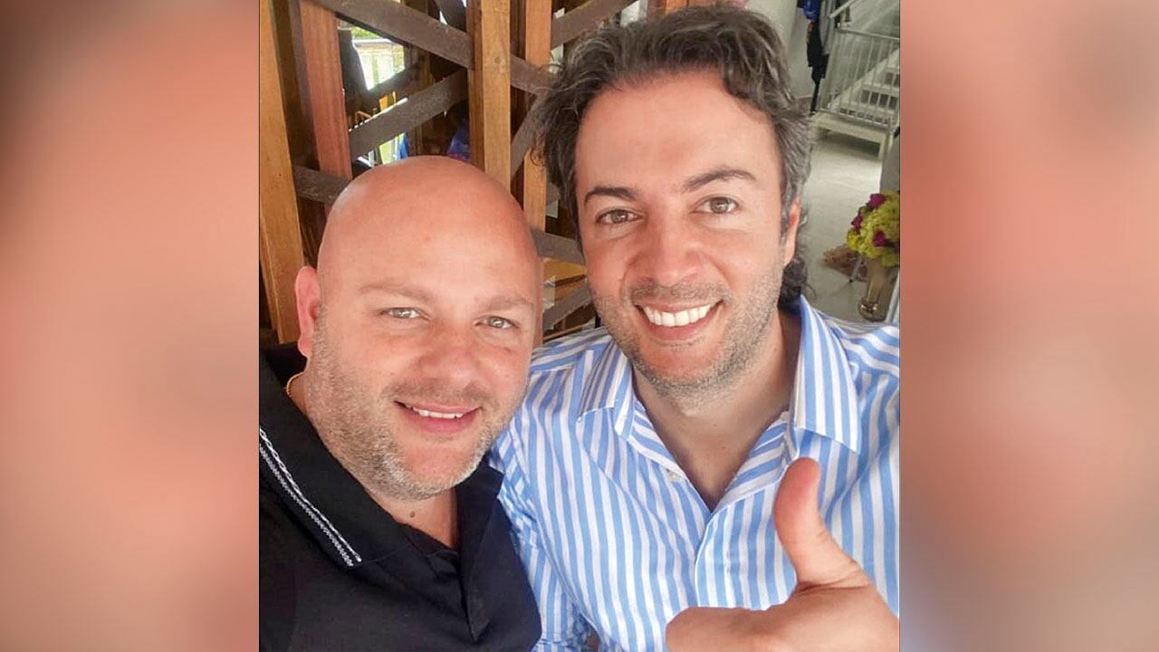 Miguel Quintero, junto a su hermano, Daniel Quintero, exalcalde de Medellín y precandidato presidencial.