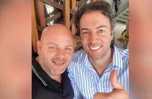 Miguel Quintero, junto a su hermano, Daniel Quintero, exalcalde de Medellín y precandidato presidencial.