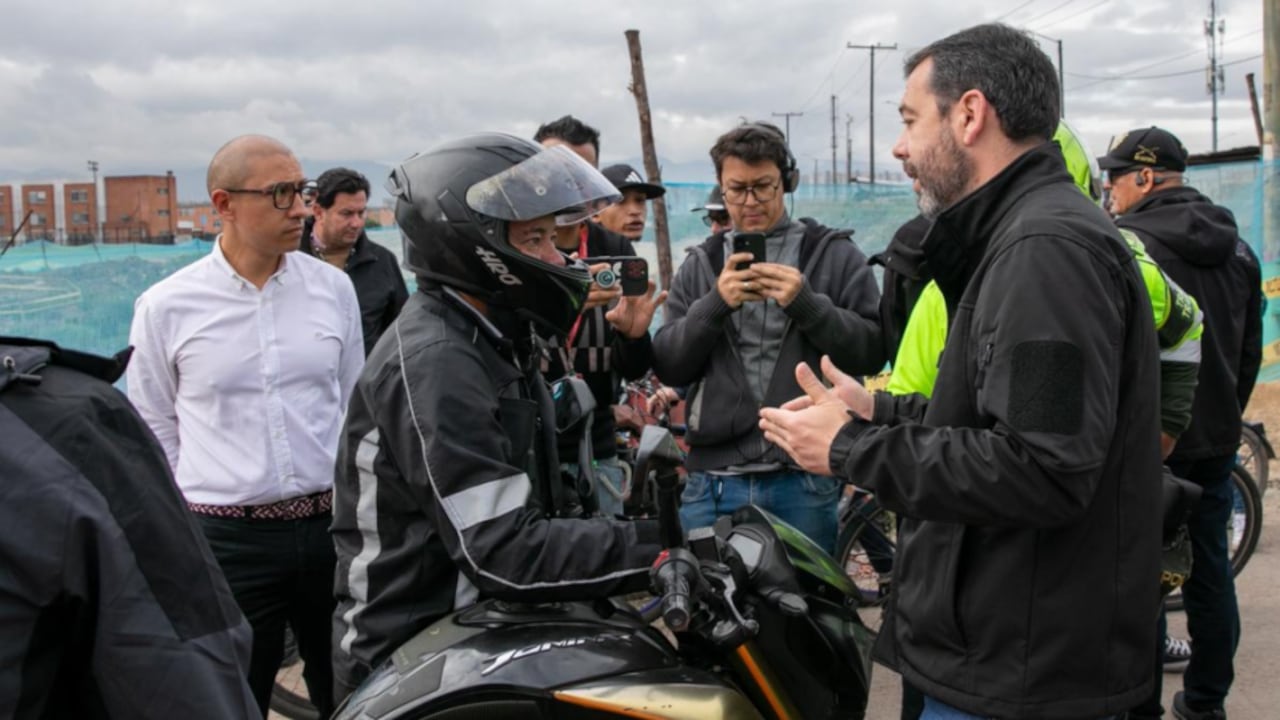 El alcalde Carlos Fernando Galán reiteró que Bogotá continuará desarrollando operativos contra motociclistas que invadan espacios peatonales.