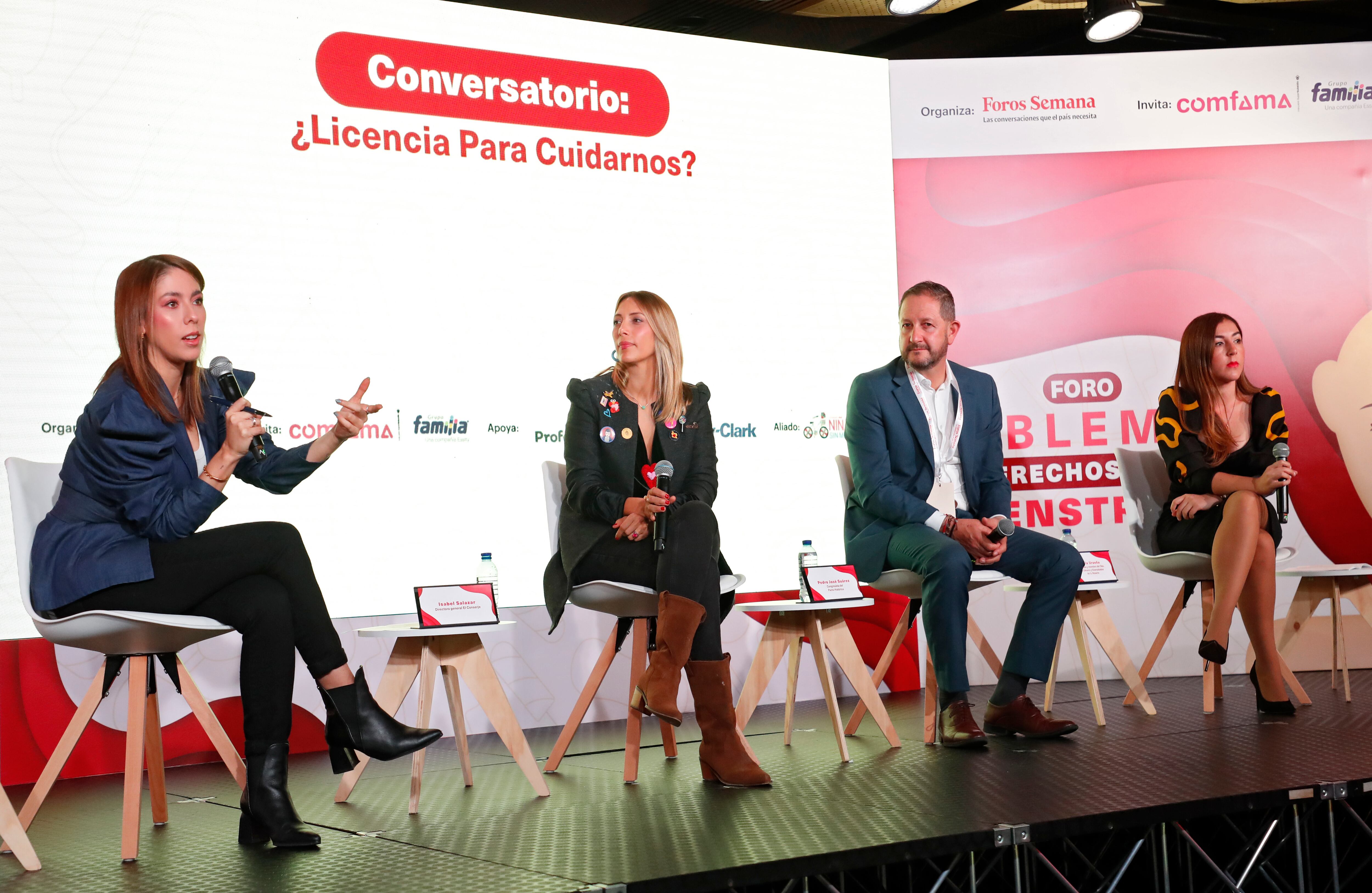 El conversatorio ‘¿Licencia para cuidarnos?’ contó con la participación de Pedro José Suárez, congresista del Pacto Histórico; Isabel Salazar, directora general de El Conserje; Paola Urueña, abogada y miembro del Observatorio de Género y Diversidades de la Universidad del Rosario y la moderación de Juanita Gómez, directora general de vídeo de SEMANA.