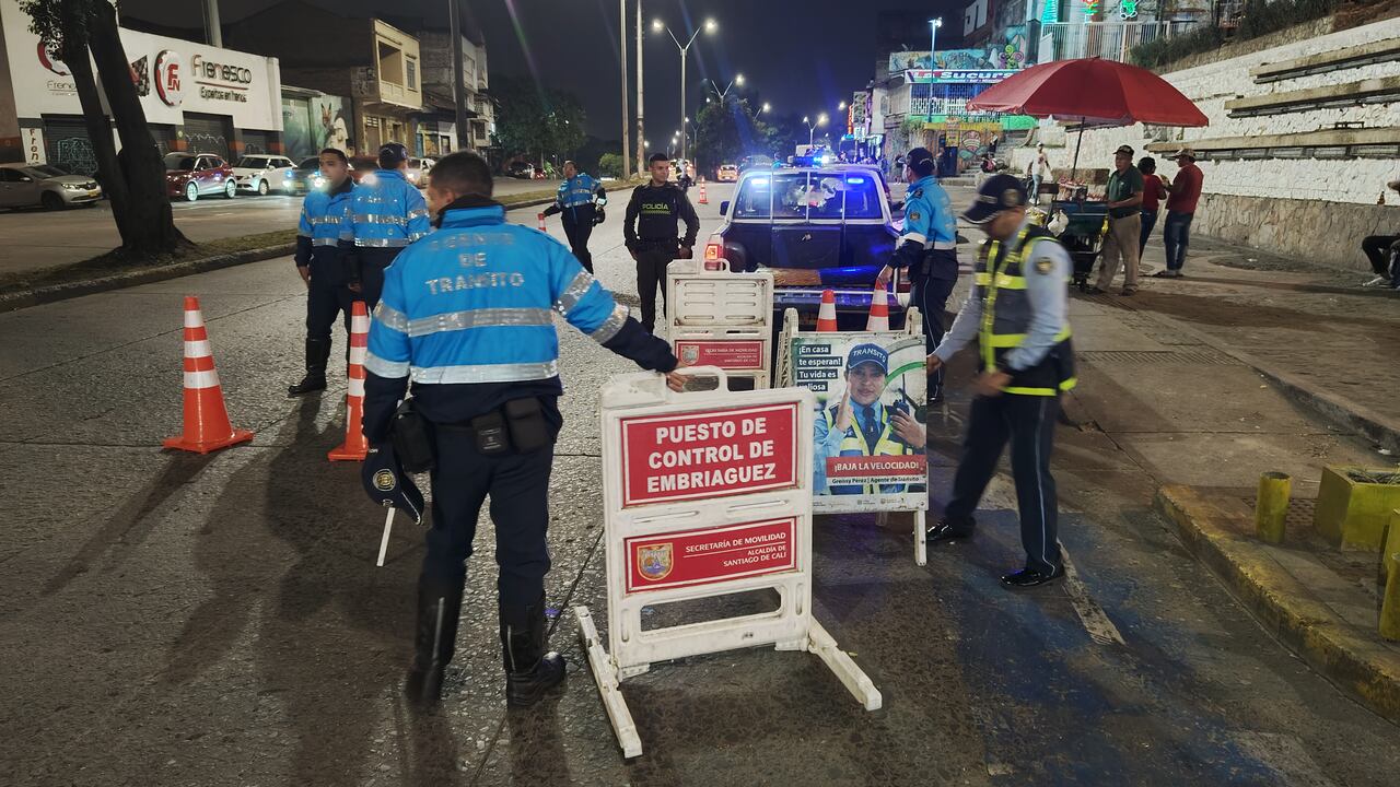 El periódico País acompañó a la Secretaría de Tránsito y movilidad, durante unos operativos en la noche de un fin de semana. Fotos: Mario Andrés Lozada Tezna.