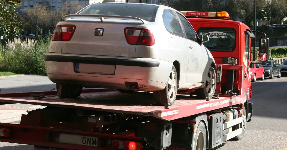 La multa a la que se exponen los conductores de vehículos particulares que incurren en la infracción D.12 del Código Nacional de Tránsito asciende a $895.000 para el año 2021. 