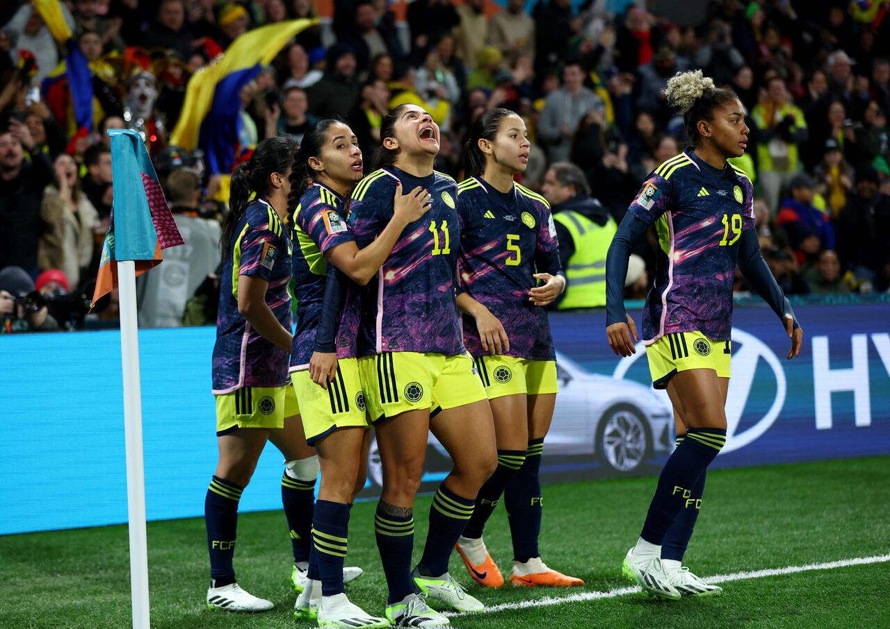 Soccer Football - FIFA Women’s World Cup Australia and New Zealand 2023 - Round of 16 - Colombia v Jamaica - Melbourne Rectangular Stadium, Melbourne, Australia - August 8, 2023 Colombia's Catalina Usme celebrates scoring their first goal with teammates REUTERS/Hannah Mckay
