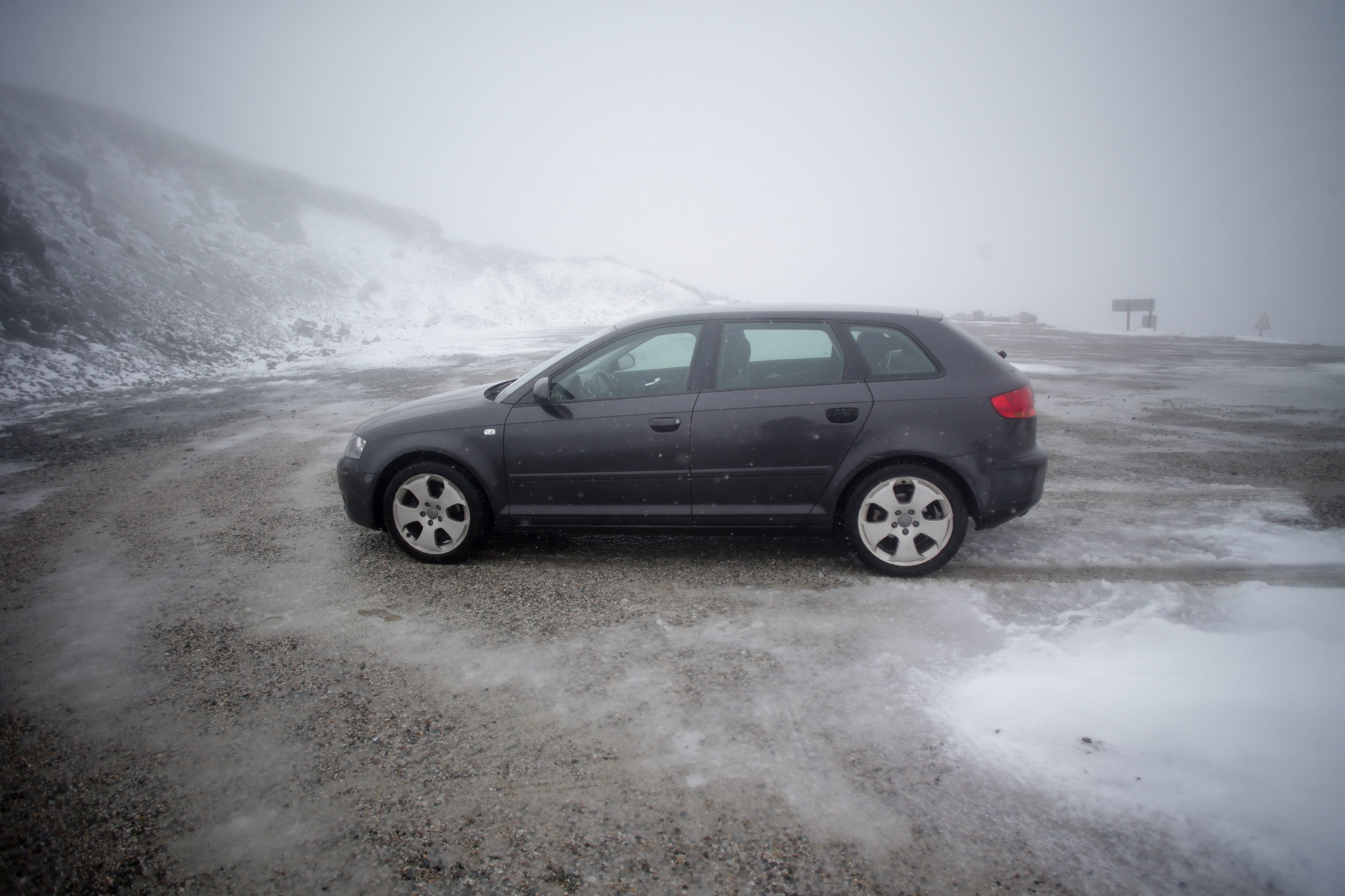 carro en la nieve