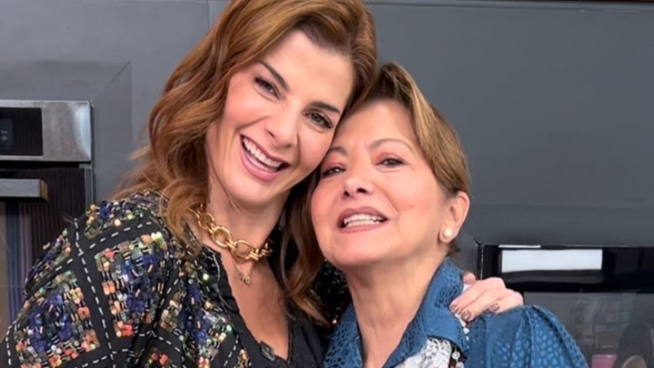 Carolina Cruz y su madre. Las dos fueron reinas nacionales.
