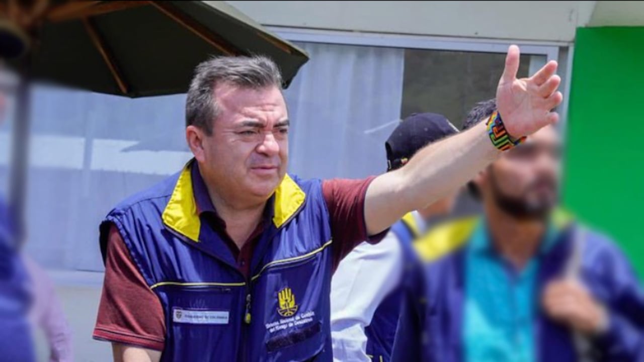 Olmedo López, exdirector de UNGRD, quien está siendo investigado por el saqueo en la entidad, ahora tiene un nuevo dolor de cabeza, la Procuraduría le profirió cargos por falencias en la reconstrucción de Mocoa.