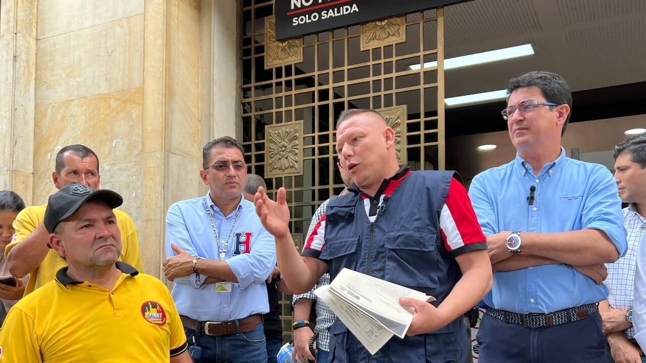 En las últimas horas, las calles de la ciudad de Cúcuta estuvieron bloqueadas por parte del gremio de taxistas, quienes salieron a protestar ante las múltiples problemáticas que presentan a diario, como lo es la inseguridad, la piratería, entre otras.