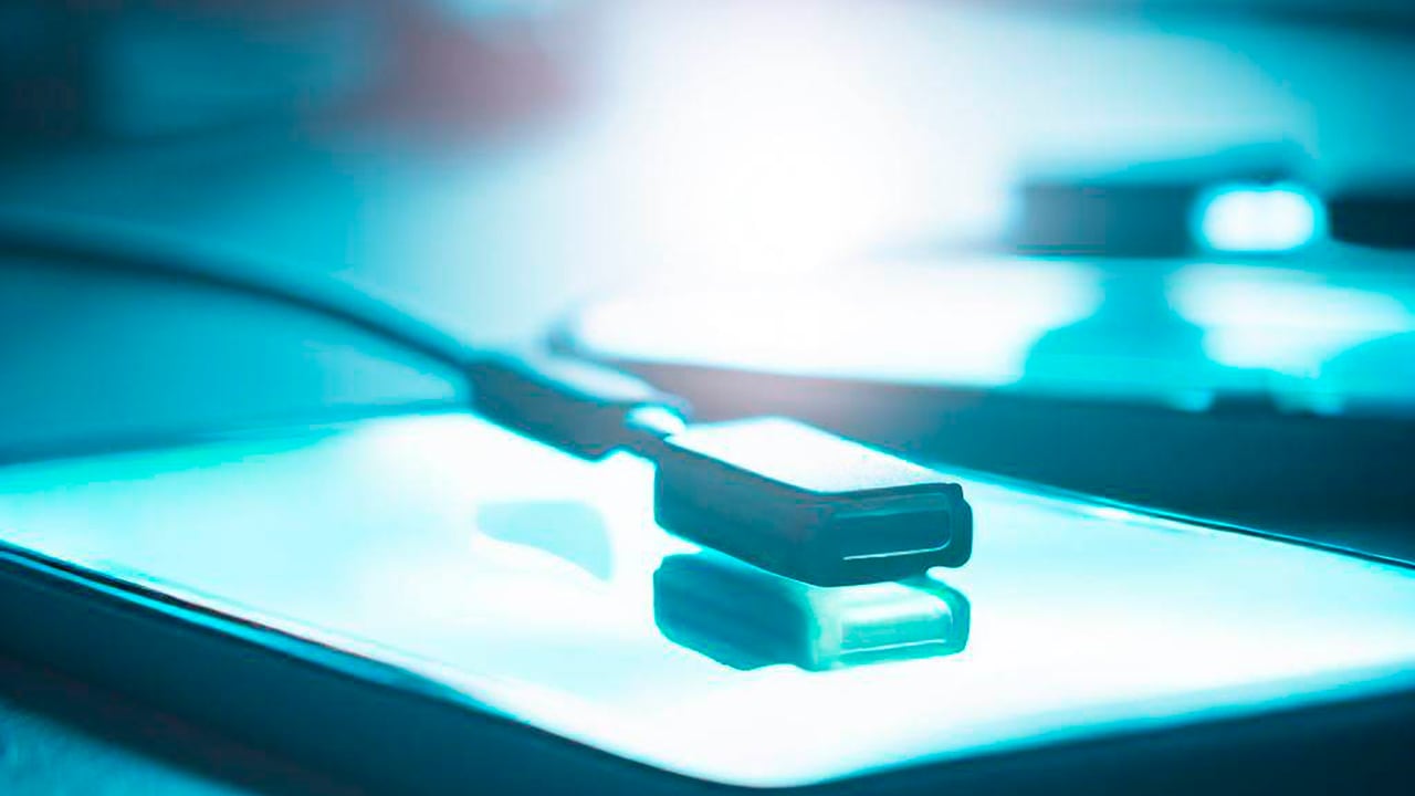 El uso de cargadores piratas pueden dañar el teléfono