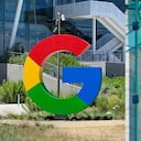 Google paga a Apple una suma significativa de dinero para mantener su motor de búsqueda como la opción predeterminada en los dispositivos iOS, como iPhones y iPads.