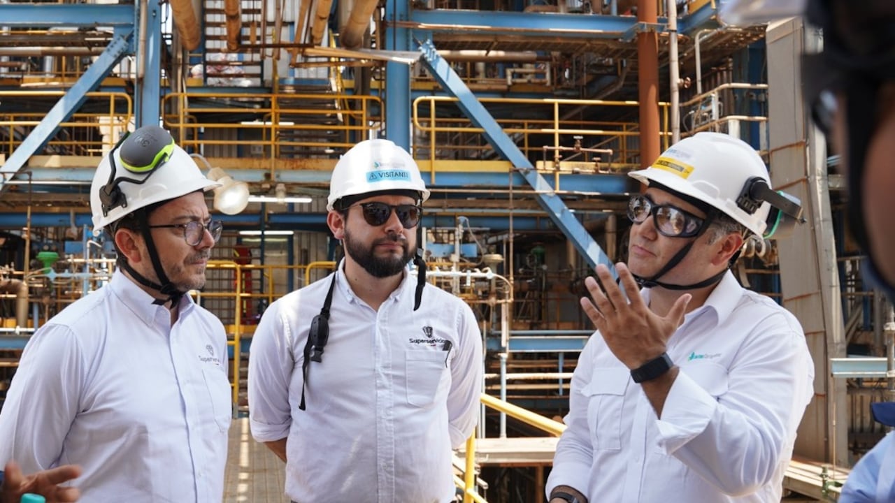 Felipe Durán Carrón, superintendente de servicios públicos, durante revisión a Termocartagena.