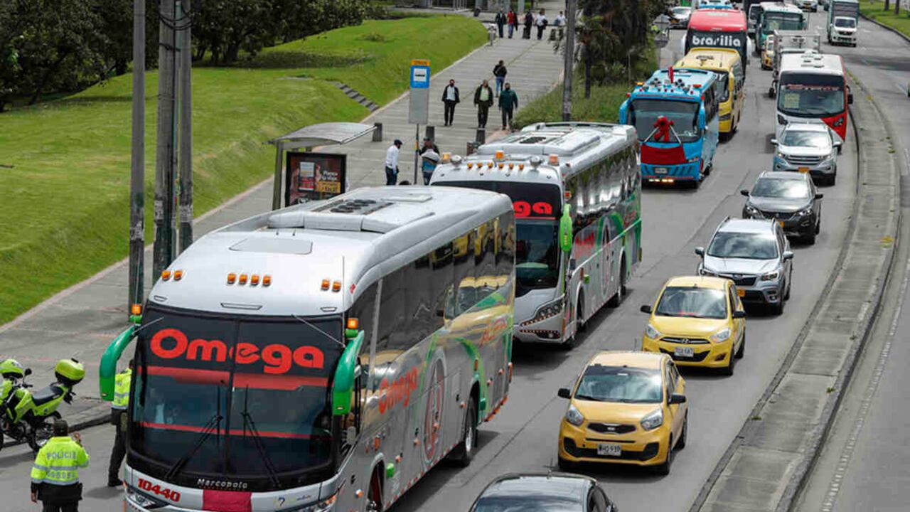 Lupa a empresas de transporte por no devolver recursos de reposición vehicular / Foto: referencia-archivo