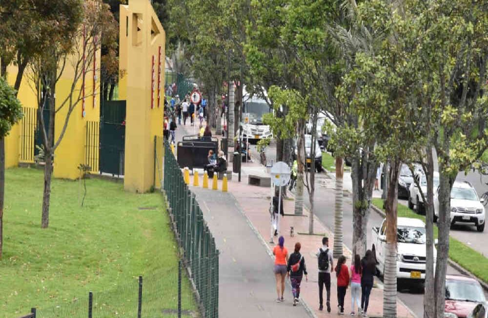 La invitación de la Alcaldía con esta iniciativa fue a romper la monotonía de los últimos meses donde niños, jóvenes y adultos podrán salir y ejercitarse al aire libre, montar en bici, caminar, correr o patinar. Foto: Alexandra Ruiz/SEMANA