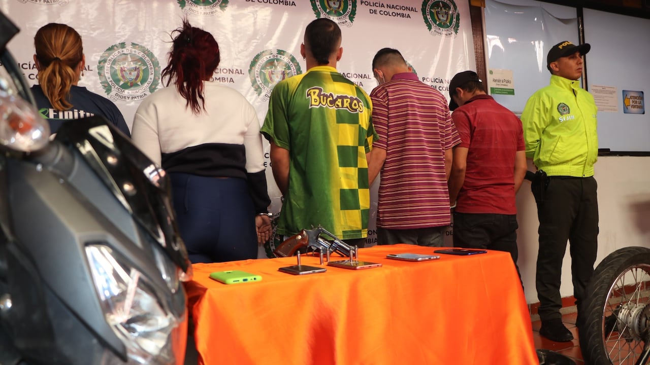 Cuatro hombres y dos mujeres fueron capturados.