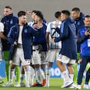 Lionel Messi tiene cruzando los dedos a los argentinos.