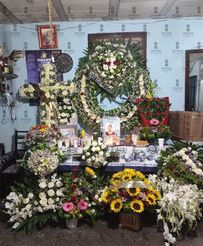 Los familiares realizaron un altar en la casa de la madre de la víctimas.