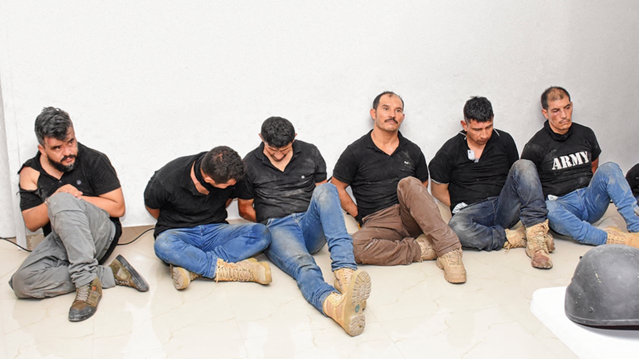 Hay dos hipótesis sobre la presencia de los colombianos en Haití. Una asegura que fueron los perpetradores del crimen, y otra, que estaban allí para proteger al presidente.