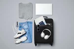 Los jeans son prendas que no deben faltar en una maleta de viaje.