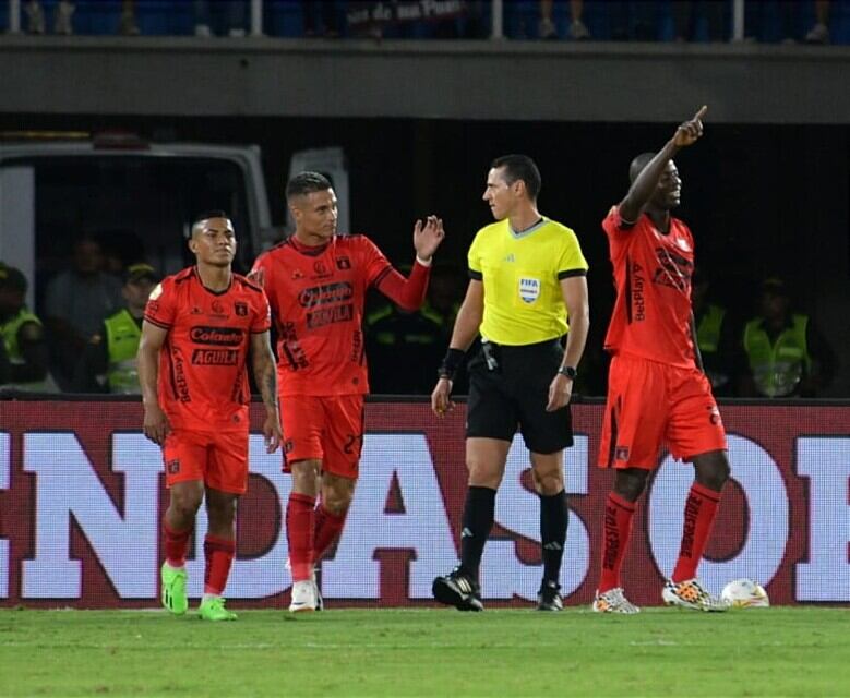 Adrián Ramos lidera la delantera del América con seis goles.