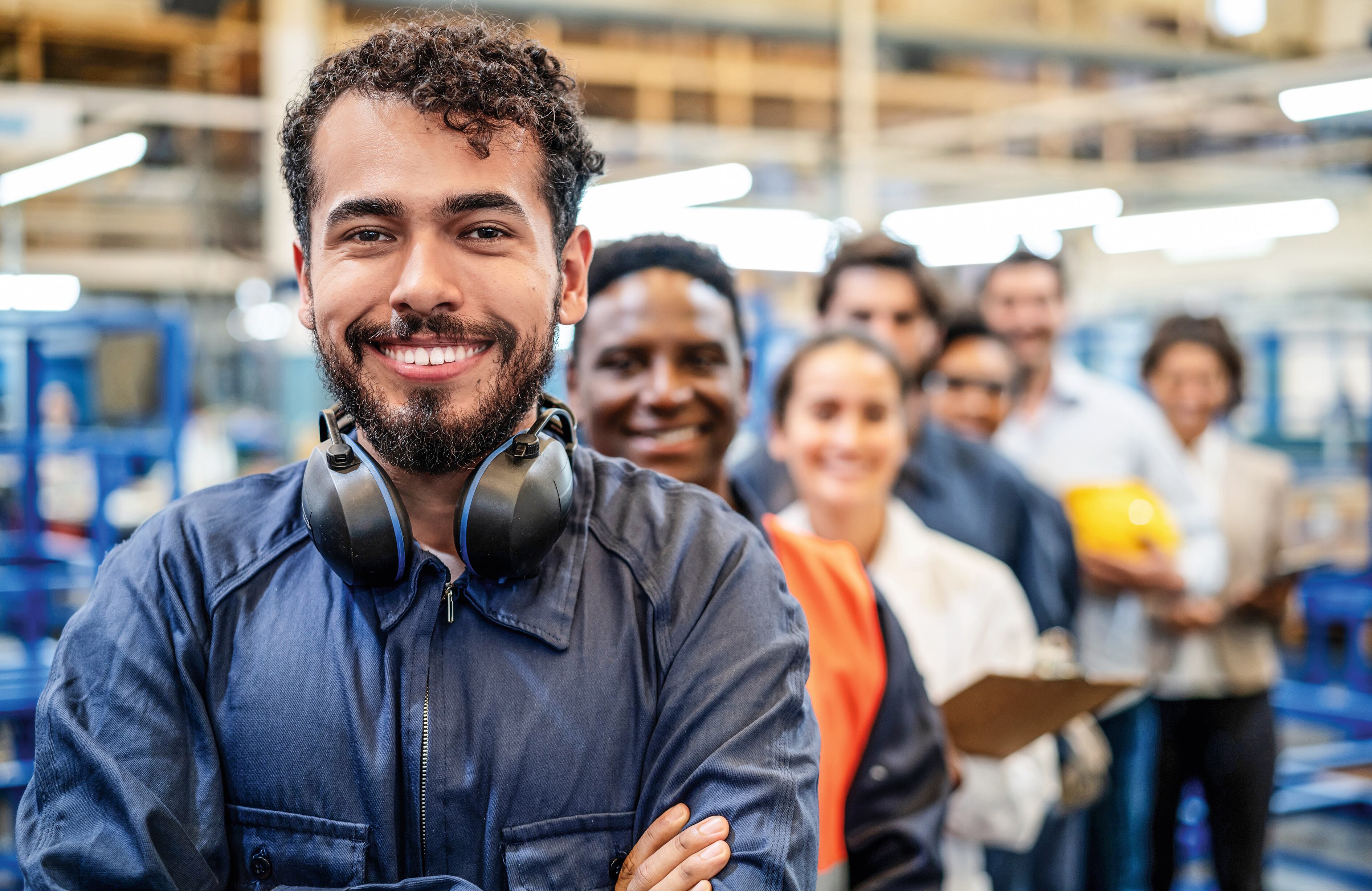 Alrededor del 20 por ciento del PIB manufacturero nacional se genera en la región de Antioquia y el Eje Cafetero, mientras que cerca del 50 por ciento del PIB minero se produce en los Llanos Orientales y la Orinoquia.