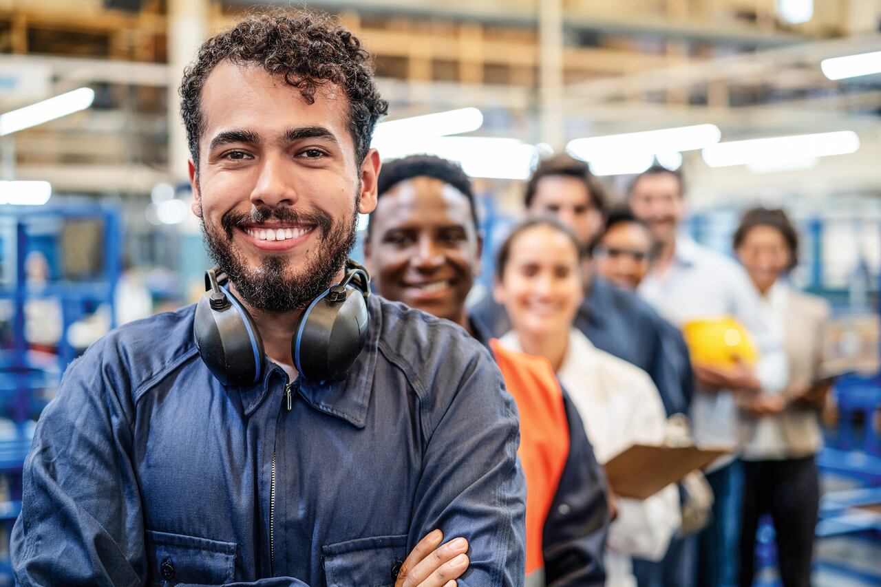 Alrededor del 20 por ciento del PIB manufacturero nacional se genera en la región de Antioquia y el Eje Cafetero, mientras que cerca del 50 por ciento del PIB minero se produce en los Llanos Orientales y la Orinoquia.