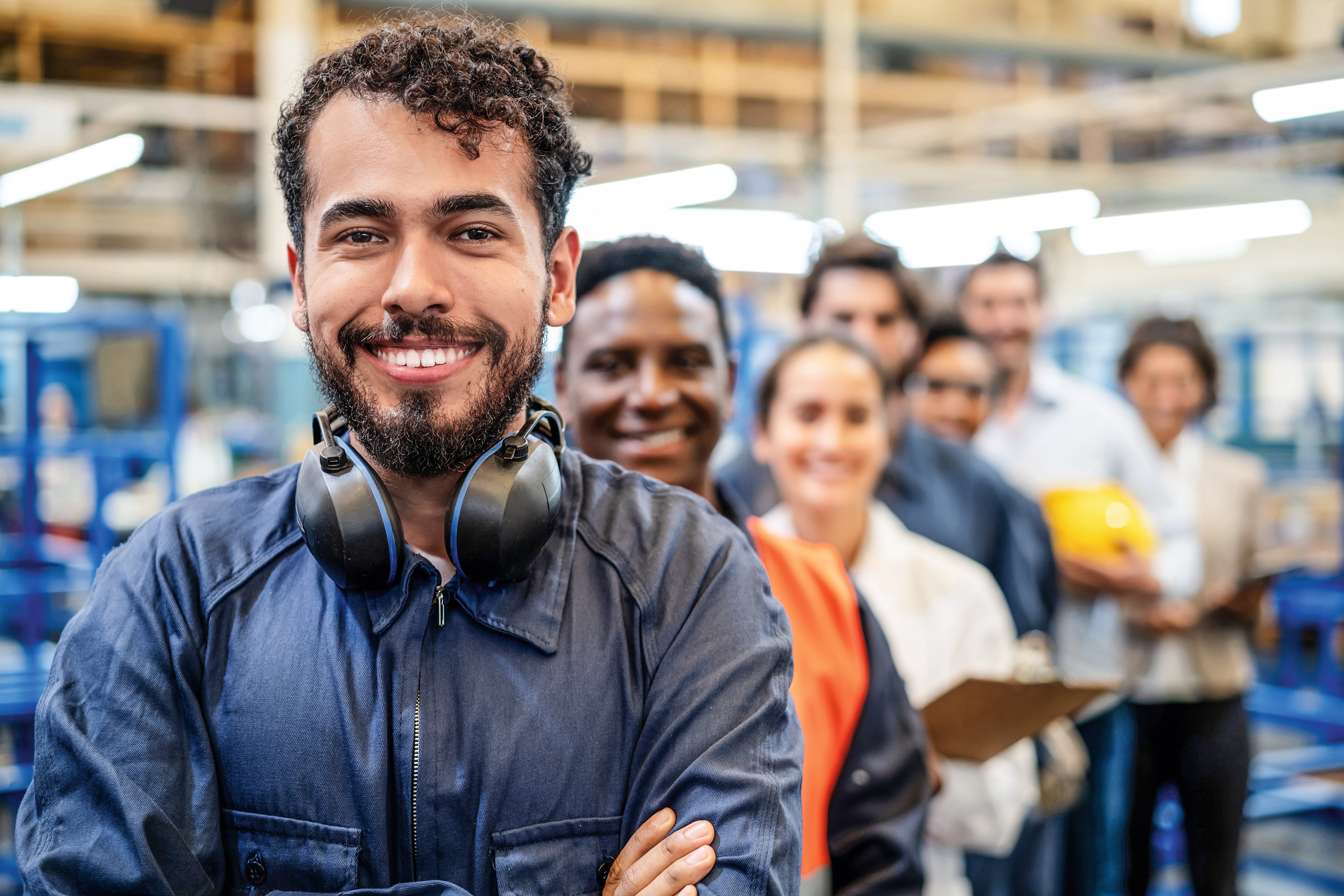 Alrededor del 20 por ciento del PIB manufacturero nacional se genera en la región de Antioquia y el Eje Cafetero, mientras que cerca del 50 por ciento del PIB minero se produce en los Llanos Orientales y la Orinoquia.