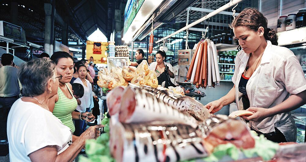 Aunque el aumento del salario mínimo de este año ya es mayor que la inflación, dicho beneficio no lo reciben todos los colombianos.