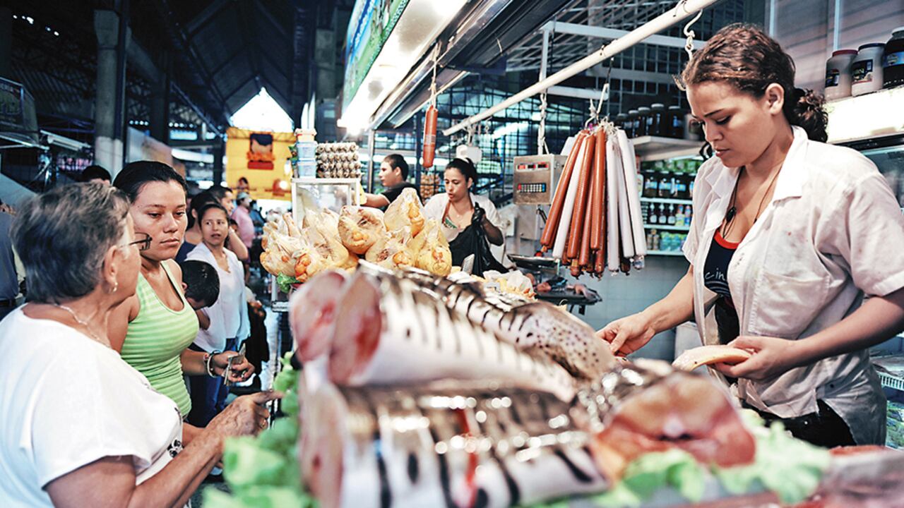 Aunque el aumento del salario mínimo de este año ya es mayor que la inflación, dicho beneficio no lo reciben todos los colombianos.