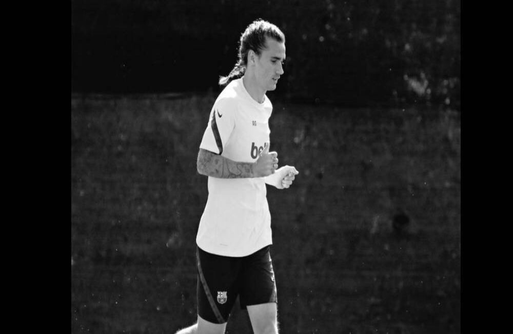 Antoine Griezmann reveló el pasado fin de semana que le gustaría terminar su carrera deportiva en la Major League Soccer de Estados Unidos. "Ganar La Liga y la Champions League con el Barça sería un sueño, y también mi objetivo. Después de ganar, lo que venga", dijo el francés. En el escalafón de CIES aparece en la posición ocho con 136,4 millones de euros. Del equipo catalán es el único que figura en el top 10. Su colega Lionel Messi ocupa la casilla 22 con un valor de 100.1 millones de euros.