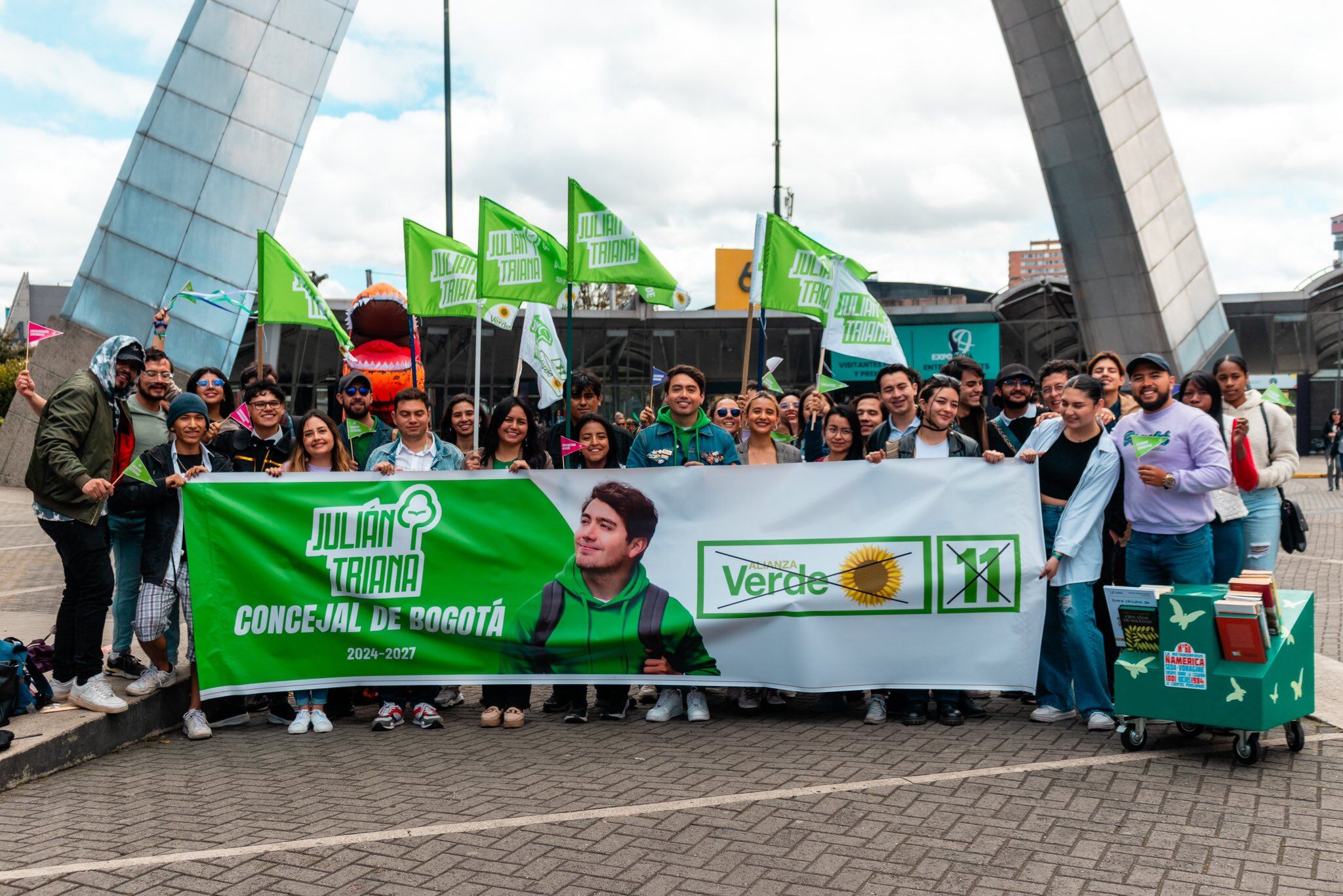 Julián Triana cuando inscribió su candidatura al Concejo