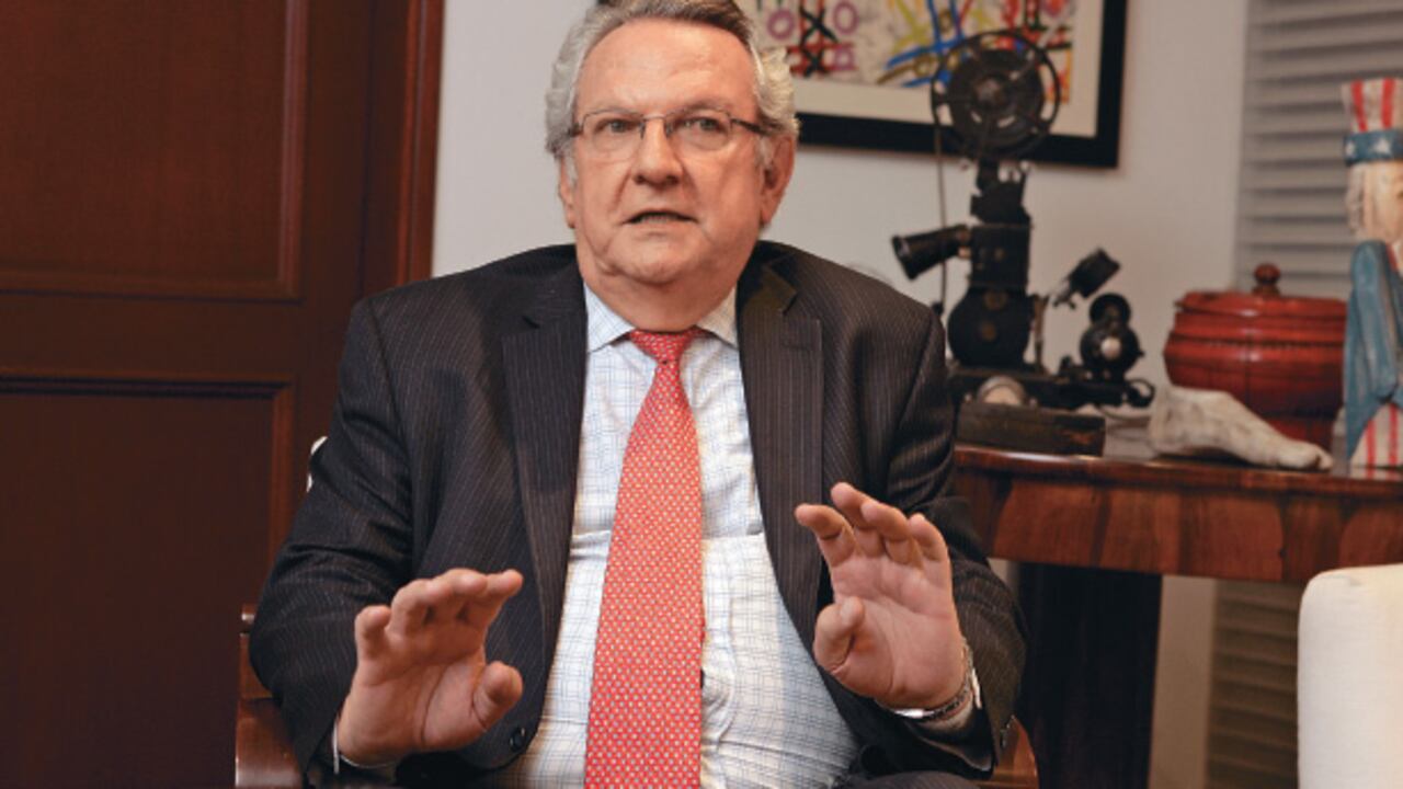 RODRIGO JARAMILLO CORREA, presidente del Grupo InterBolsa.
En el grupo no se movía una hoja sin su autorización. La Fiscalía le imputará cargos por manipulación de acciones; administración desleal; abuso de confianza y concierto para delinquir.