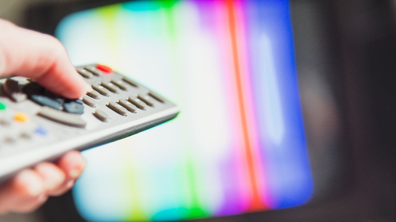 Niña en China lanzó a menor de 4 años por un pozo, y dijo que ella no le vio maldad a ello porque lo había visto en un programa de televisión.