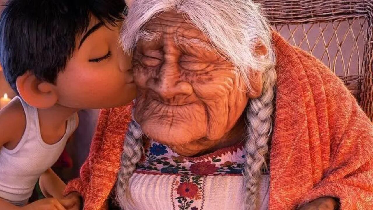 Tras su estreno en 2017, sus personajes conectaron emocionalmente con la audiencia, incluyendo niños y adultos, donde se enamoraron profundamente de uno de ellos: la “Mamá Coco”,