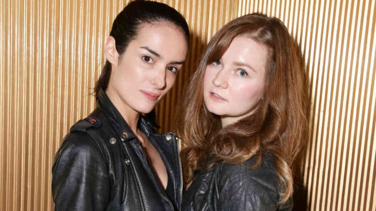 Esta foto de Elle Dee (izquierda) con Anna Delvey (su verdadero nombre era Anna Sorokin) fue ampliamente compartida cuando se destapó el caso de la estafadora. Foto: BFA/BBC