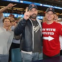 LOS ANGELES, CA - 28 de octubre: Ben Affleck y Matt Damon asisten a la Serie Mundial de 2018 Boston Red Sox v Los Angeles Dodgers juego cinco en el Dodger Stadium el 28 de octubre de 2018 en Los Ángeles, California. (Foto de Jerritt Clark / Getty Images)