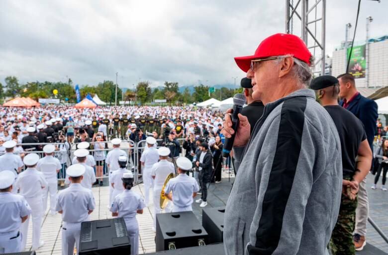 La locutora tuvo que regañar a los asistentes.