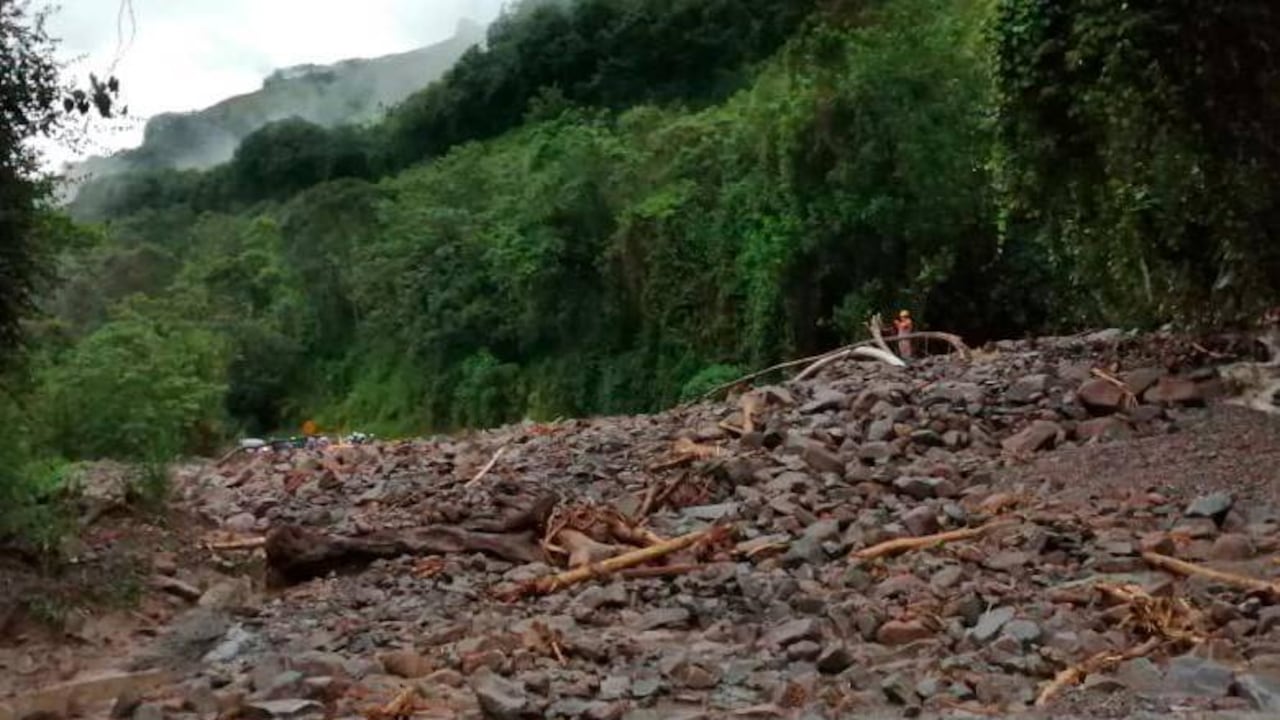 Deslizamiento entre Medellín - Manizales.