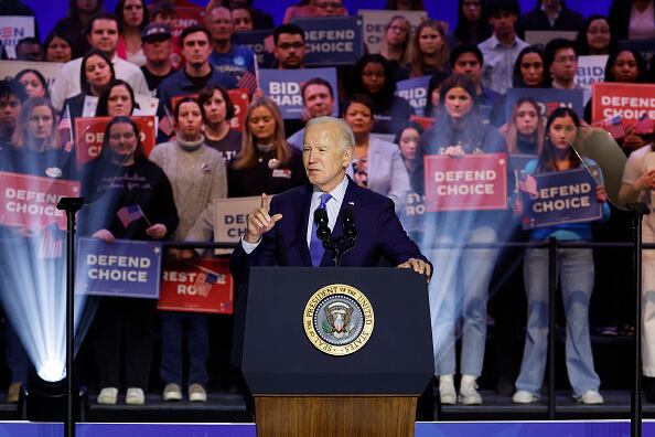 Durante la primera manifestación conjunta celebrada por el presidente y el vicepresidente, Biden y Kamala Harris habló sobre lo que perciben como una amenaza a los derechos reproductivos (Foto de Anna Moneymaker/Getty Images).