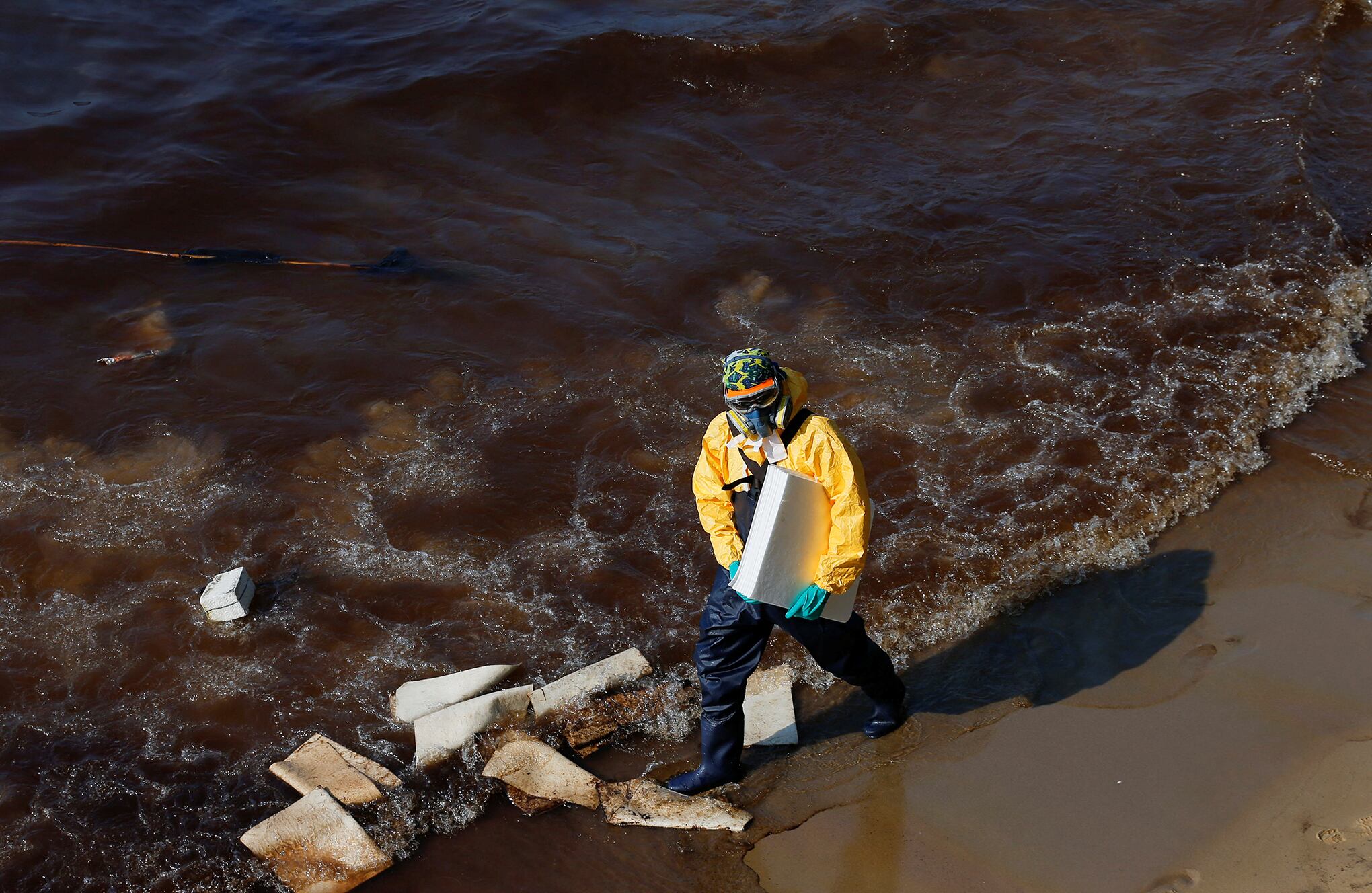 Derrame de petróleo amenaza corales frágiles frente al este de Tailandia