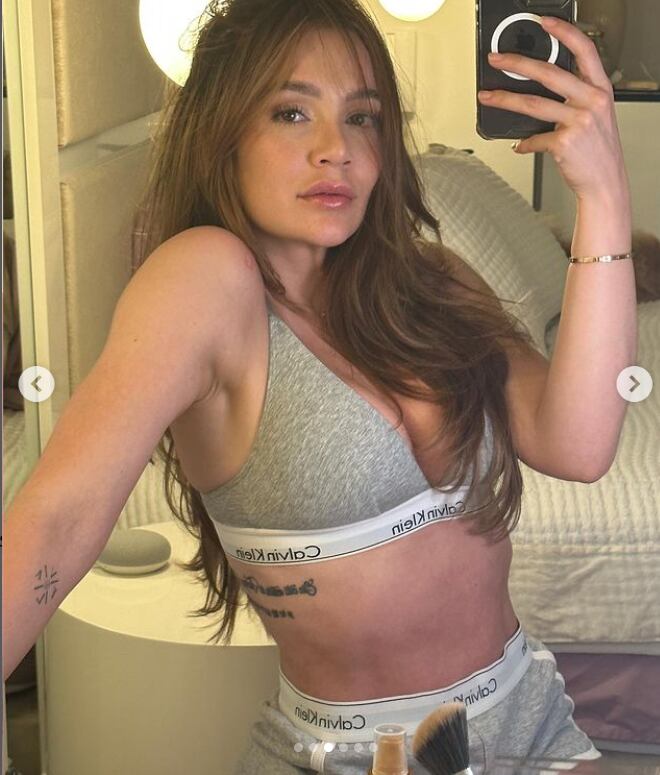 Lina Tejeiro compartió sensuales fotos en las que lució una diminuta pijama.