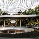 Jewel es un santuario interior de 137.000 metros cuadrados en el aeropuerto Changi de Singapur.