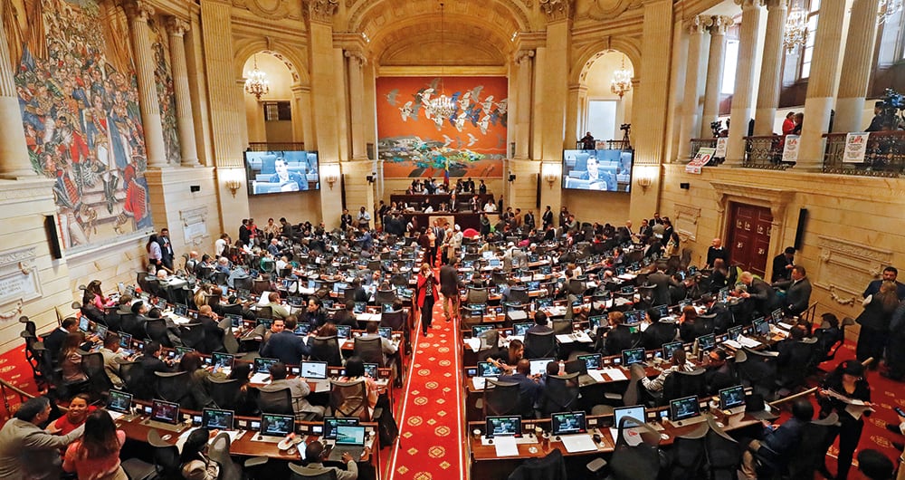   Los tiempos se agotan para tramitar las ambiciosas reformas sociales del Gobierno en el Congreso.