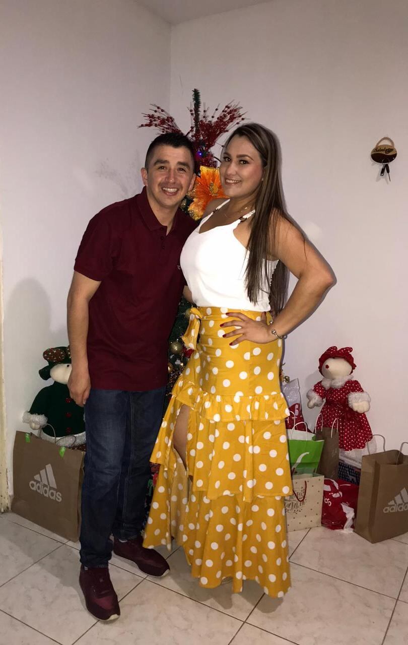 Capitán Ronal Moreno y su esposa Carolina Castañeda