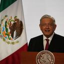 El presidente mexicano Andrés Manuel López Obrador entrega informe en el Palacio Nacional, en Ciudad de México. Señaló que Pemex entrará en proceso de reestructuración de deuda. (AP Foto/Fernando Llano)