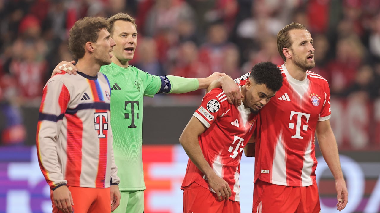 Jugadores del Bayern Múnich, incluyendo a Luis Díaz, celebrando una victoria.