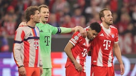 Jugadores del Bayern Múnich, incluyendo a Luis Díaz, celebrando una victoria.