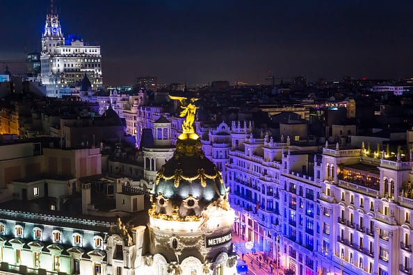 Panorámica de la Calle de Alcalá y la Gran Vía, en Madrid, España.