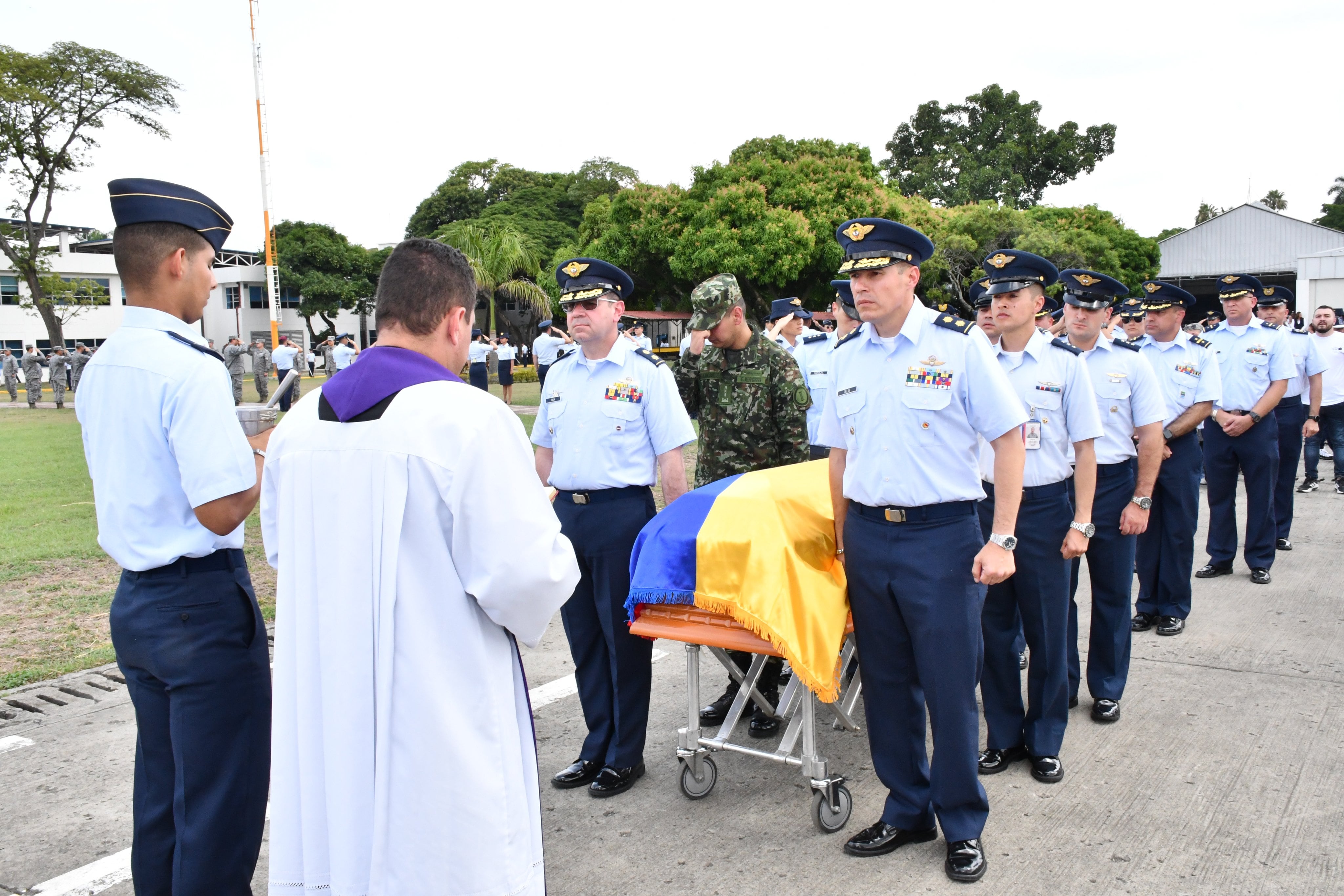 Despedida del Capitán Hanner David Sánchez muerto en un accidente aéreo en Cali.