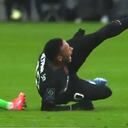 Neymar sufrió una fuerte lesión en su tobillo