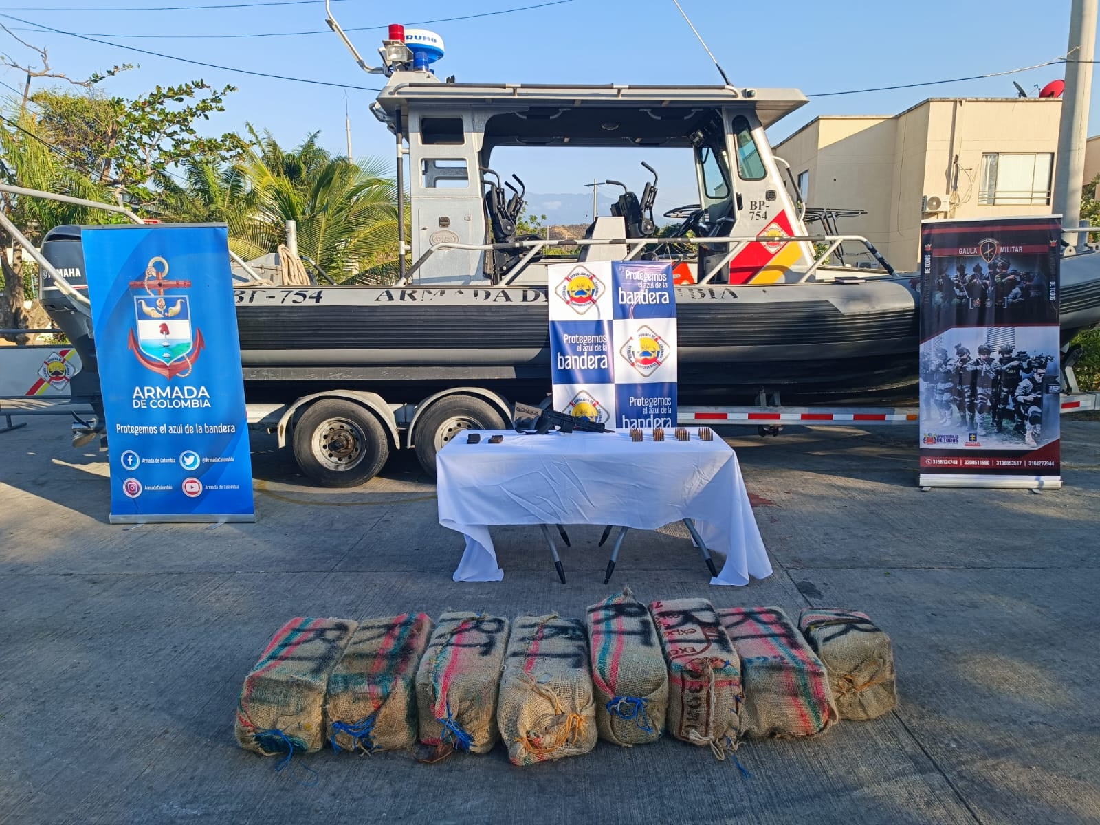 Incautan 189 kilogramos de clorhidrato de cocaína que eran transportados en una lancha tripulada por un colombiano y un dominicano